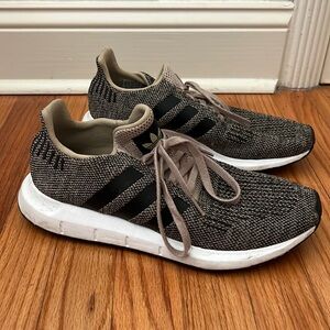 Adidas Swift Run CQ2117 mens size 9.5